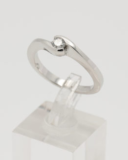 Solitaire or blanc mi-clos