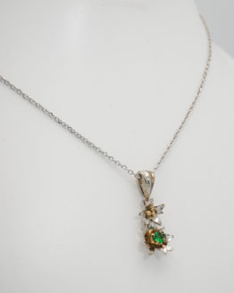 Pendentif or et argent en forme de fleur