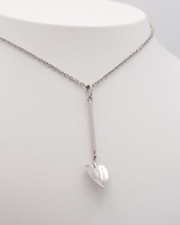 Pendentif argent pelle