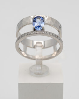 Bague or blanc saphir