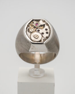 Chevalière argent mouvement montre