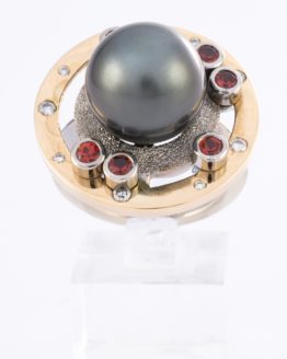 Bague or perle saphirs diamants